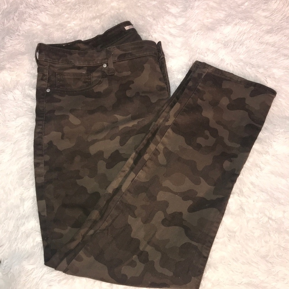 Levi’s Brown Camouflage Jeans Sz 22